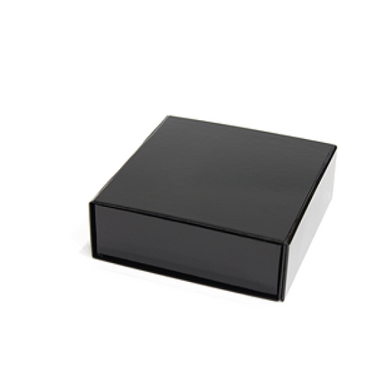 Caja Premium Tarjeta 1200g con Imán y Adhesivo - Plastificado Brillo - Negro